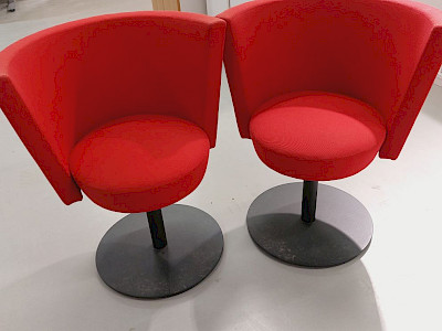 Punaiset tuolit